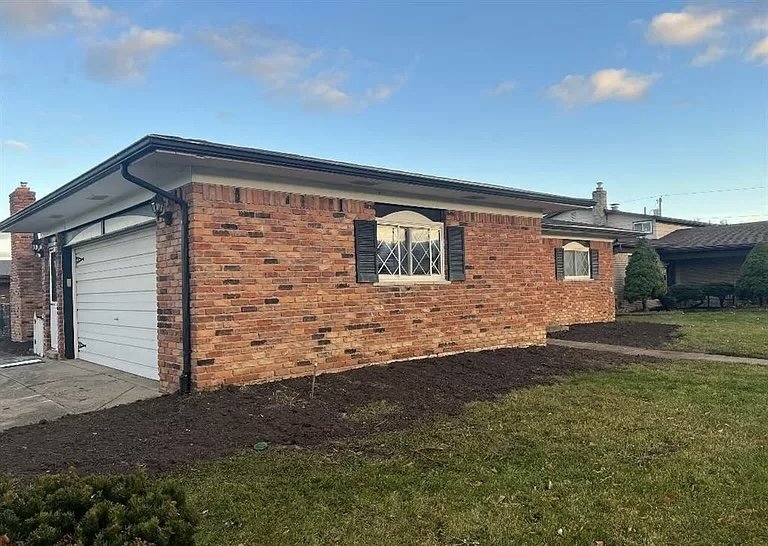 Primary Photo - ELEGANT HOME