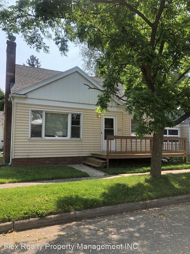 Foto principal - 3 br, 1 bath House - 2702 106TH