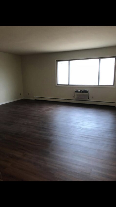 Building Photo - 1705 Blossom Ln