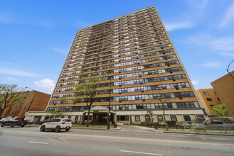 Building Photo - 6030 N Sheridan Rd