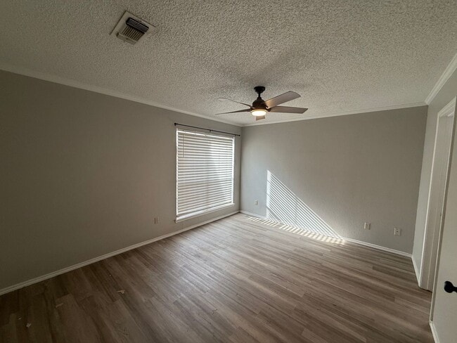 Building Photo - 5556 93rd St