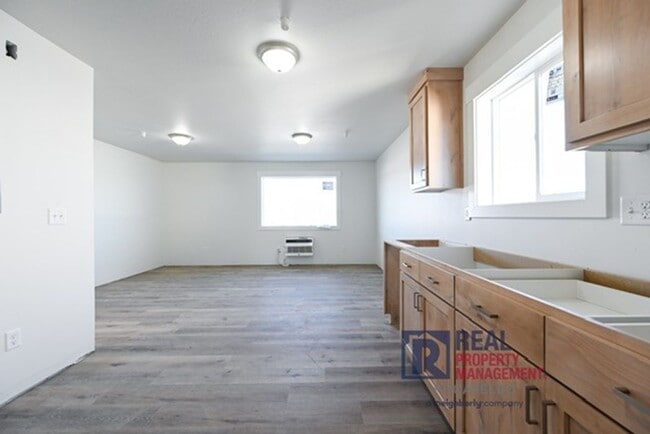 Building Photo - 5405 Park Lawn Dr