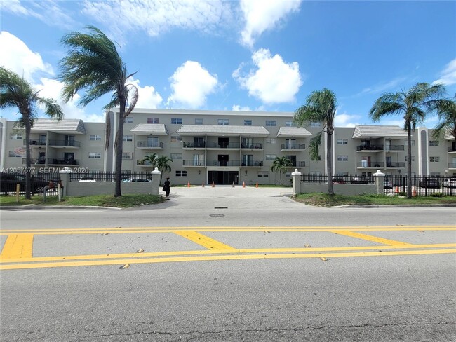 Building Photo - 5100 SW 41st St