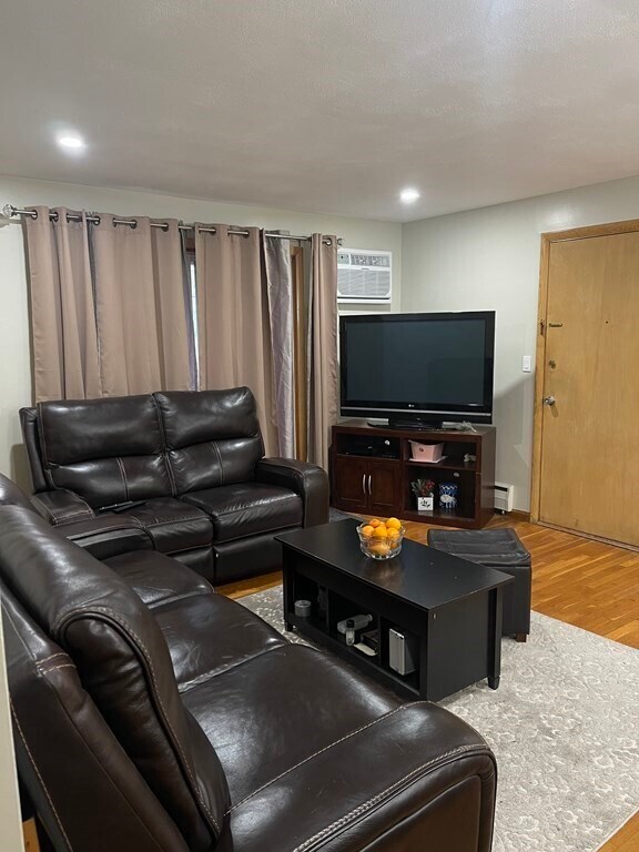 Foto del edificio - 57 Lionel Ave