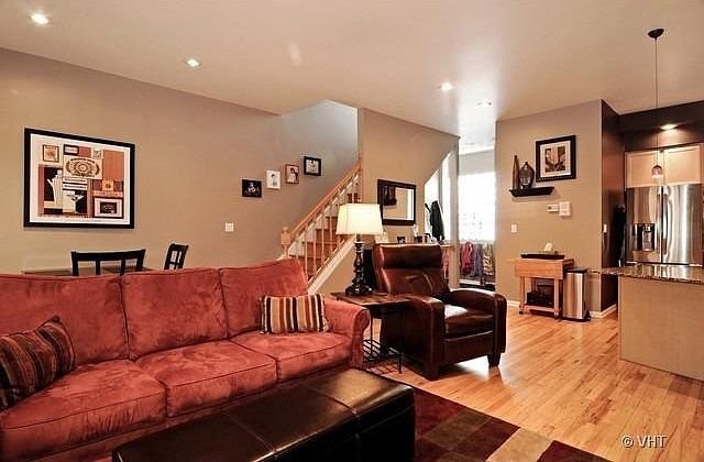 Foto del edificio - 2429 N Clybourn Ave