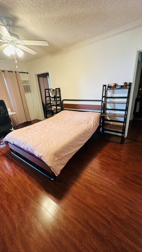 Foto principal - 5851 Harold Way