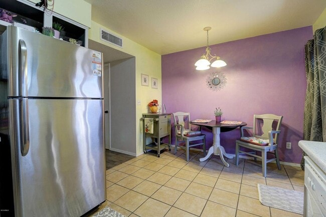 Foto del edificio - Updated 2 Bed/2.5 Bath Townhome in Great W...