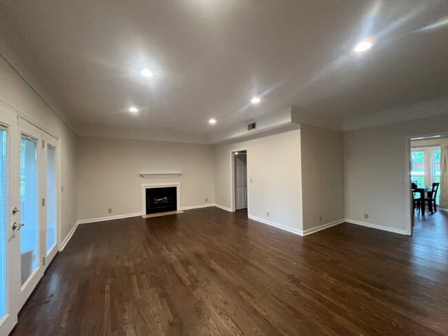 Building Photo - 3923 Westmont Ave
