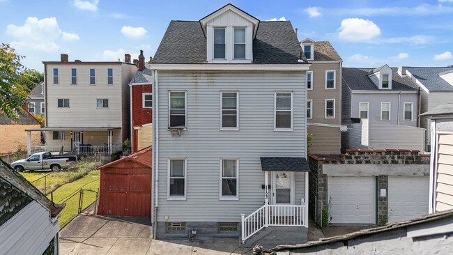 Photo - 1123 Brabec St House