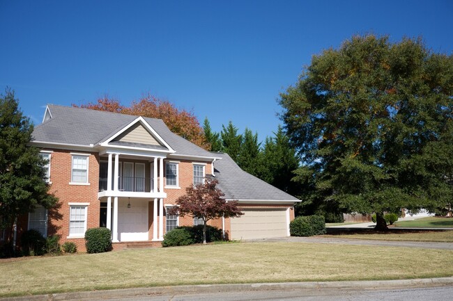 Foto del edificio - Dunwoody Living at Its Best – Spacious 4BR...