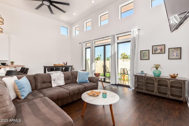 Building Photo - 8325 E Wethersfield Rd