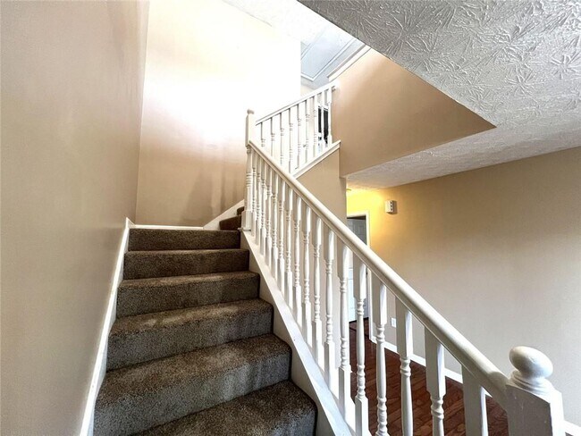 Foto del edificio - 2209 Swan Lake Ct