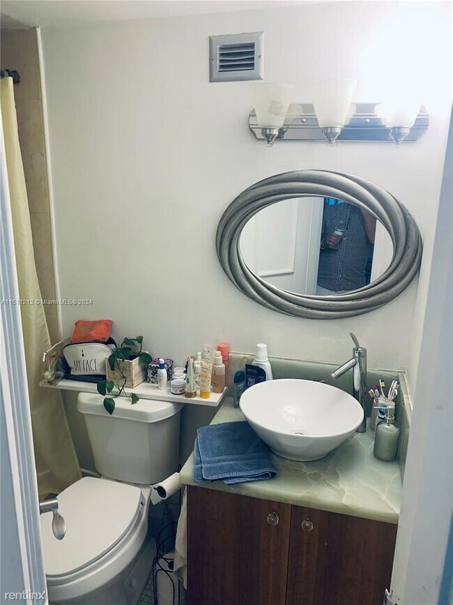 Foto del edificio - 2 br, 2 bath Condo - 801 Brickell Bay Dr A...