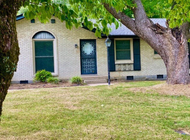 Building Photo - 179 Wessington Pl
