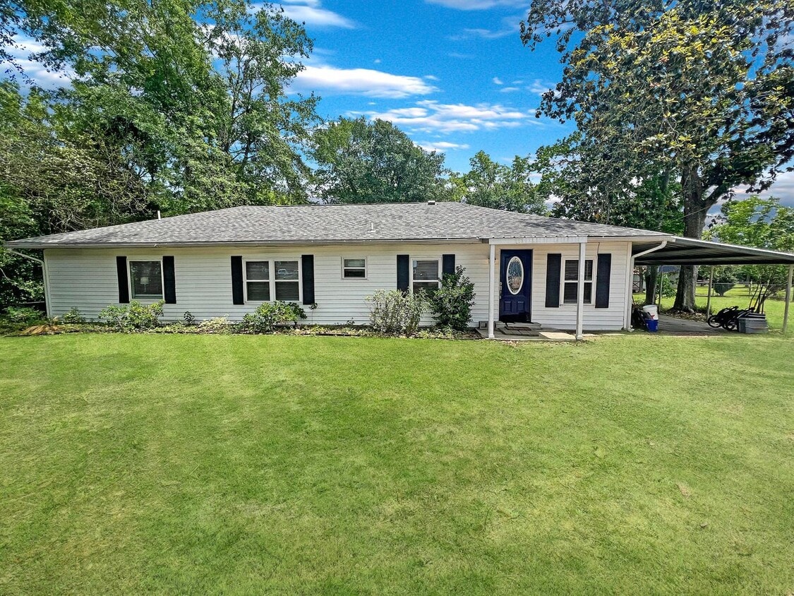 Primary Photo - Spacious Three Bedroom