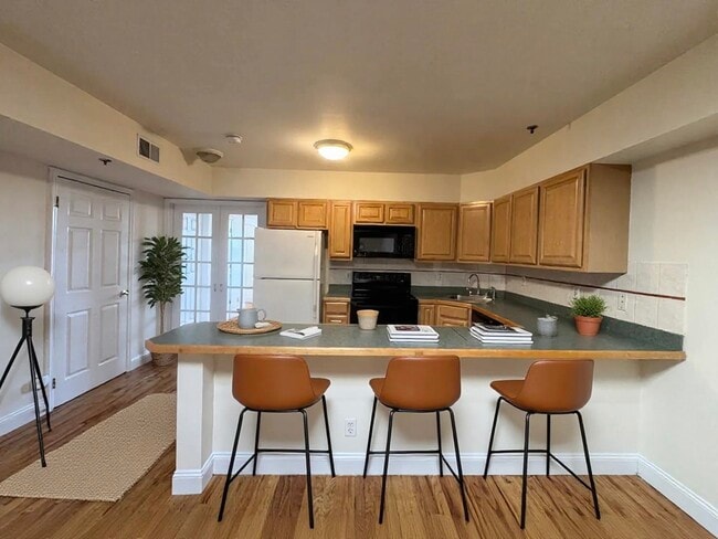 Building Photo - 102 Hudson St