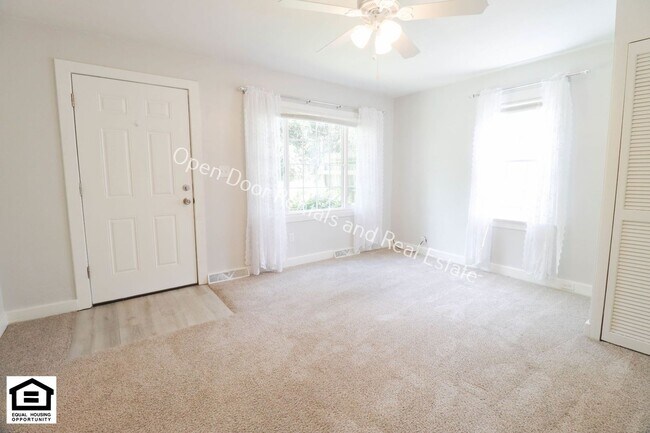 Foto del edificio - Coming soon! $200 off first months rent