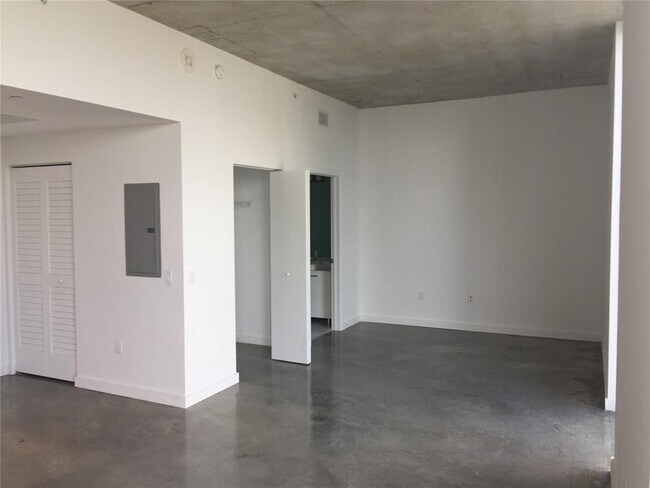 Foto del edificio - 151 SE 1st St