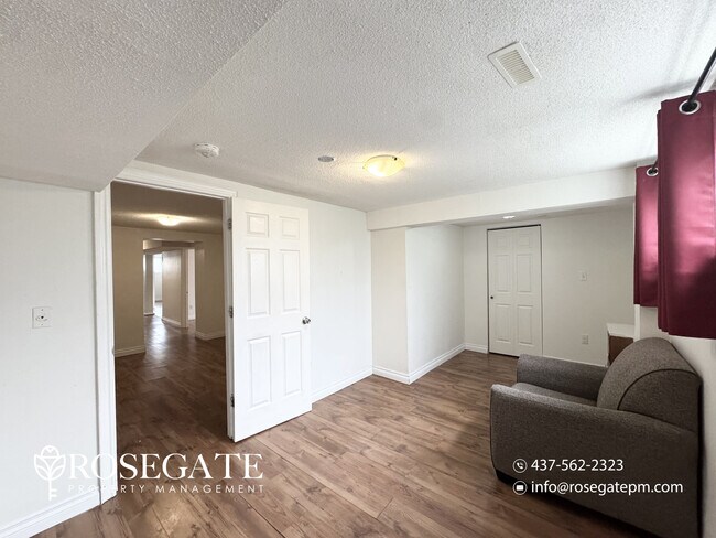 Photo du bâtiment - Spacious 3-Bedroom Basement Apartment with Parking & Locker – Brampton