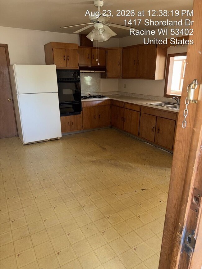 Foto del edificio - 1417-1419 Shoreland Dr.