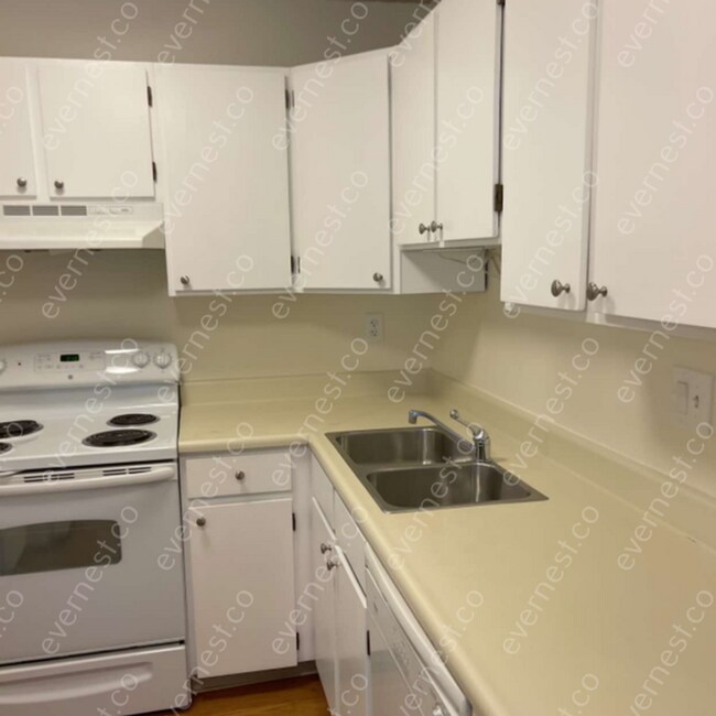 Foto del edificio - 3-Bedroom, 1.5-Bathroom Home in a Convenie...