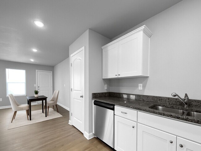 Foto del edificio - Charming 3BR/2BA Renovated Duplex | Ranch-Style Living in Colonial Gardens