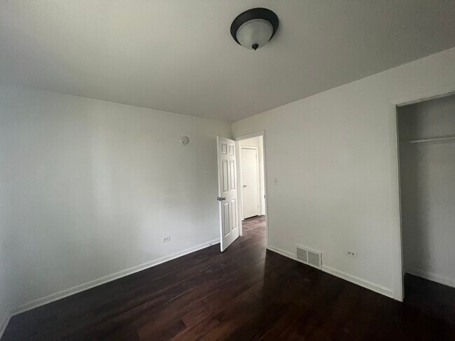 Building Photo - 1806 Joanna Ave