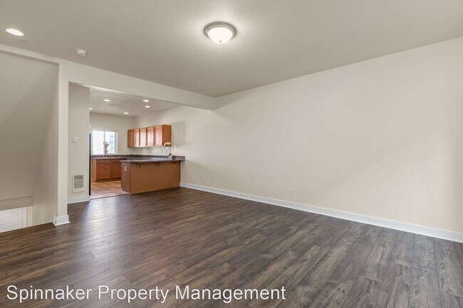 Building Photo - 2 br, 2.5 bath Townhome - 3318 S 43rd St 3...