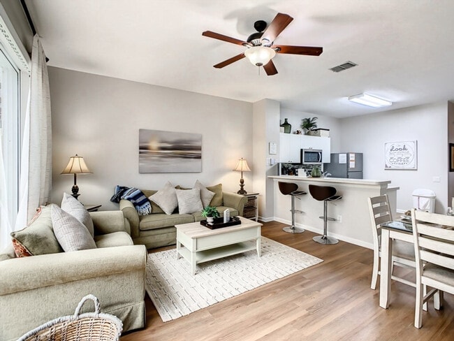 Building Photo - 2314 Silver Palm Dr