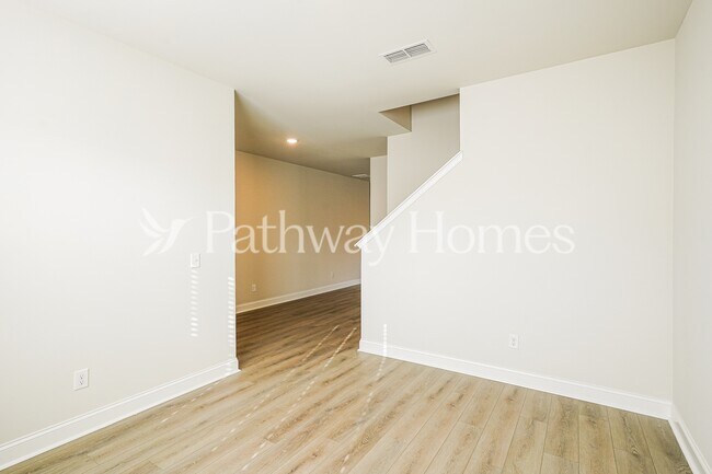 Building Photo - 213 Limestone Wy