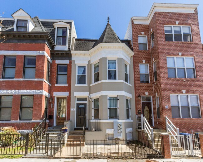 1719 4th St NW - A renovated Victorian Row Home - 1719 4th St NW
