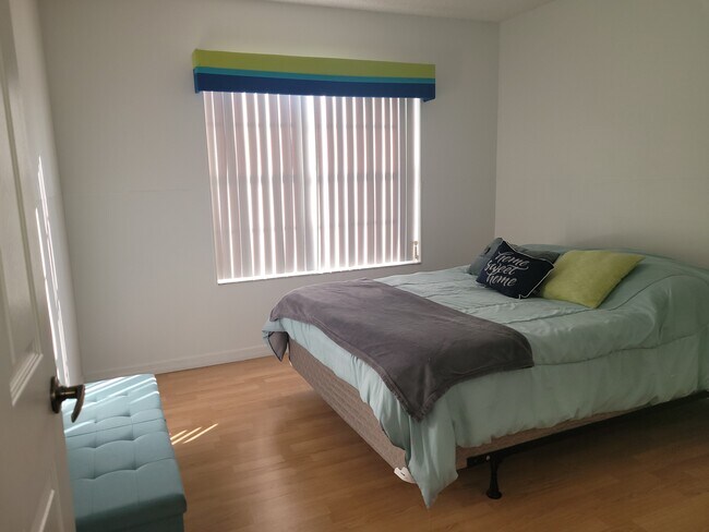 Primera habitación en alquiler - 106 Woodbury Pines Cir