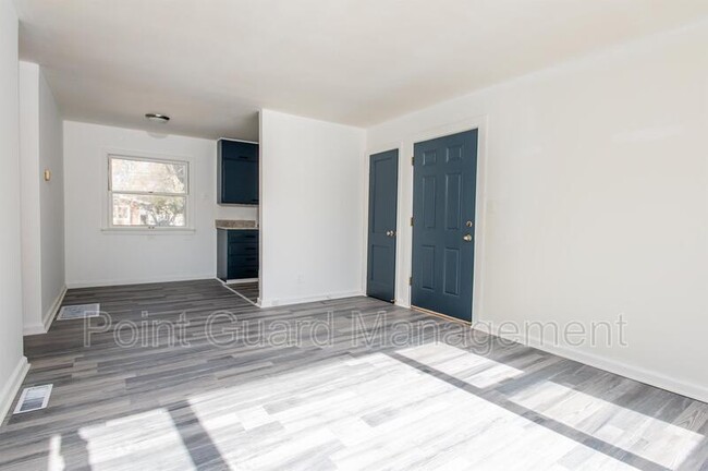 Building Photo - 3406 E Waterman St