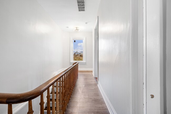 Foto del edificio - 1033 S Brook St