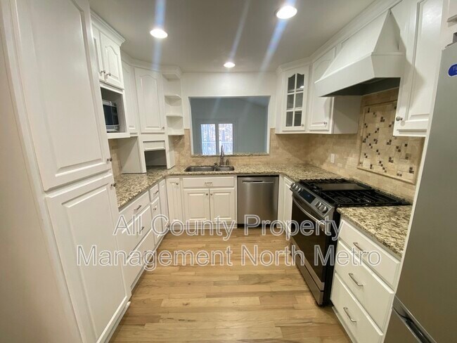 Foto del edificio - 180 Crestwood Ct