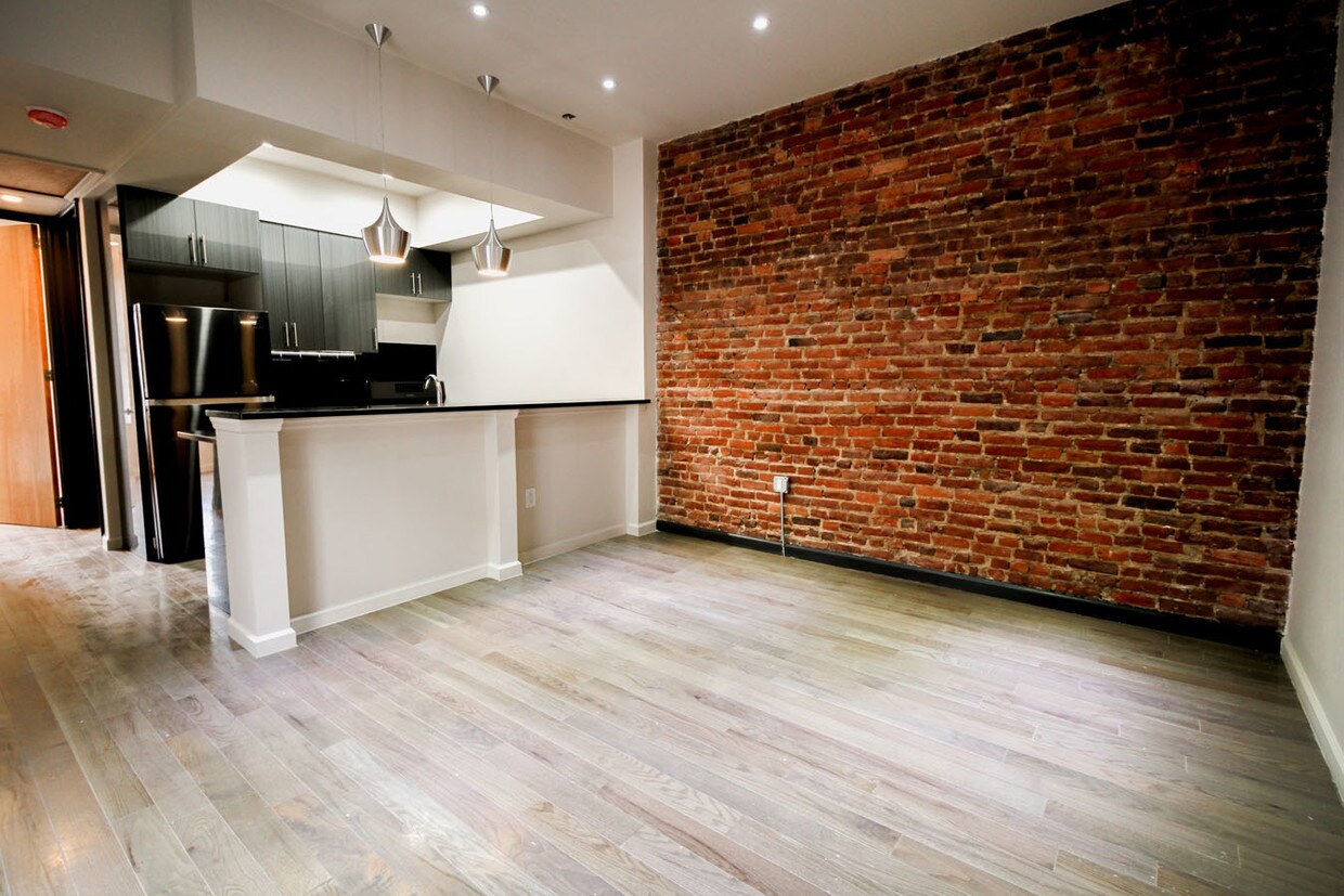 Primary Photo - 1552 Greene Ave