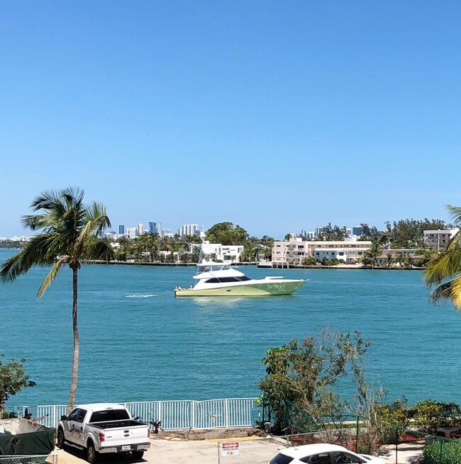 Vista desde el balcón - 1865 79th Street Cswy