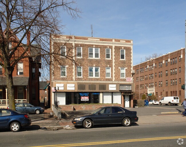 Building Photo - 264 Farmington Ave
