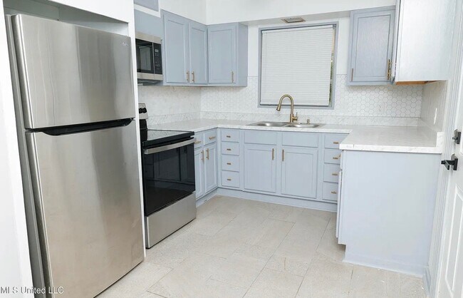 Foto del edificio - 4352 Ridgewood Cir