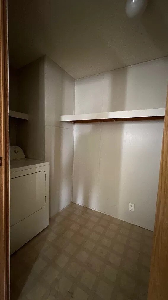 Foto del edificio - 270 N Walnut St