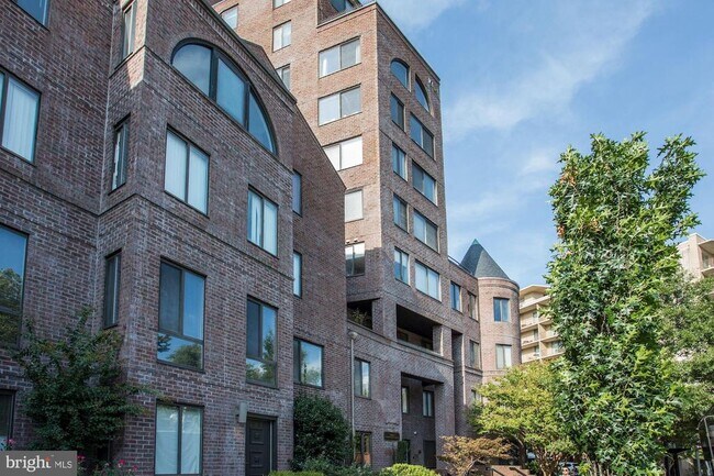 Foto del edificio - 3 Washington Cir NW