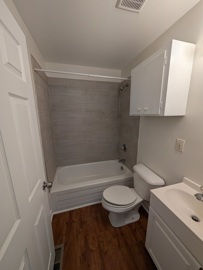 BATH - 1823 Delta Ave