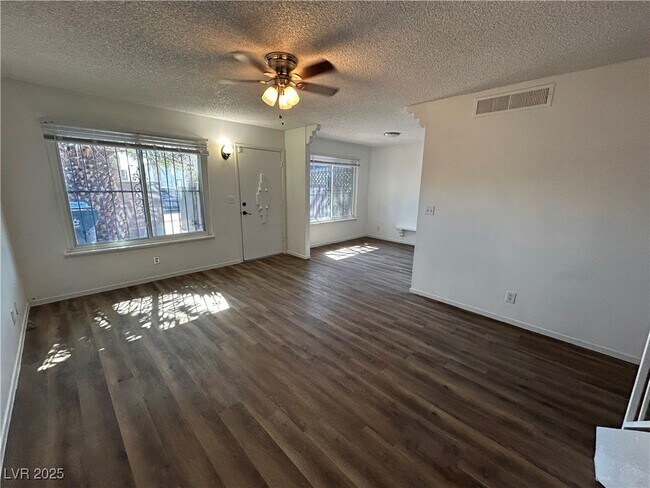 Foto del edificio - 4375 Spencer St