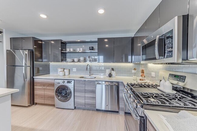 Foto del edificio - 2233 S Highland Ave