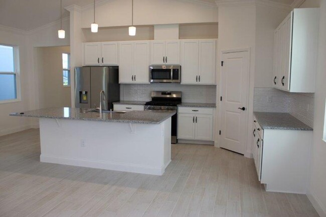 Foto del edificio - BRAND NEW 3 BEDROOM SINGLE FAMILY HPME IN ...