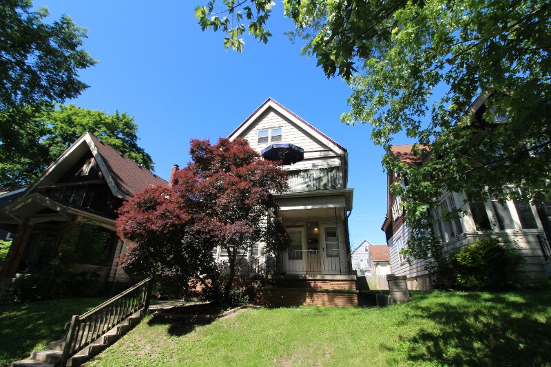 Primary Photo - 2927 N Newhall St