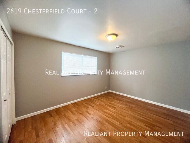 Foto del edificio - 2619 Chesterfield Ct