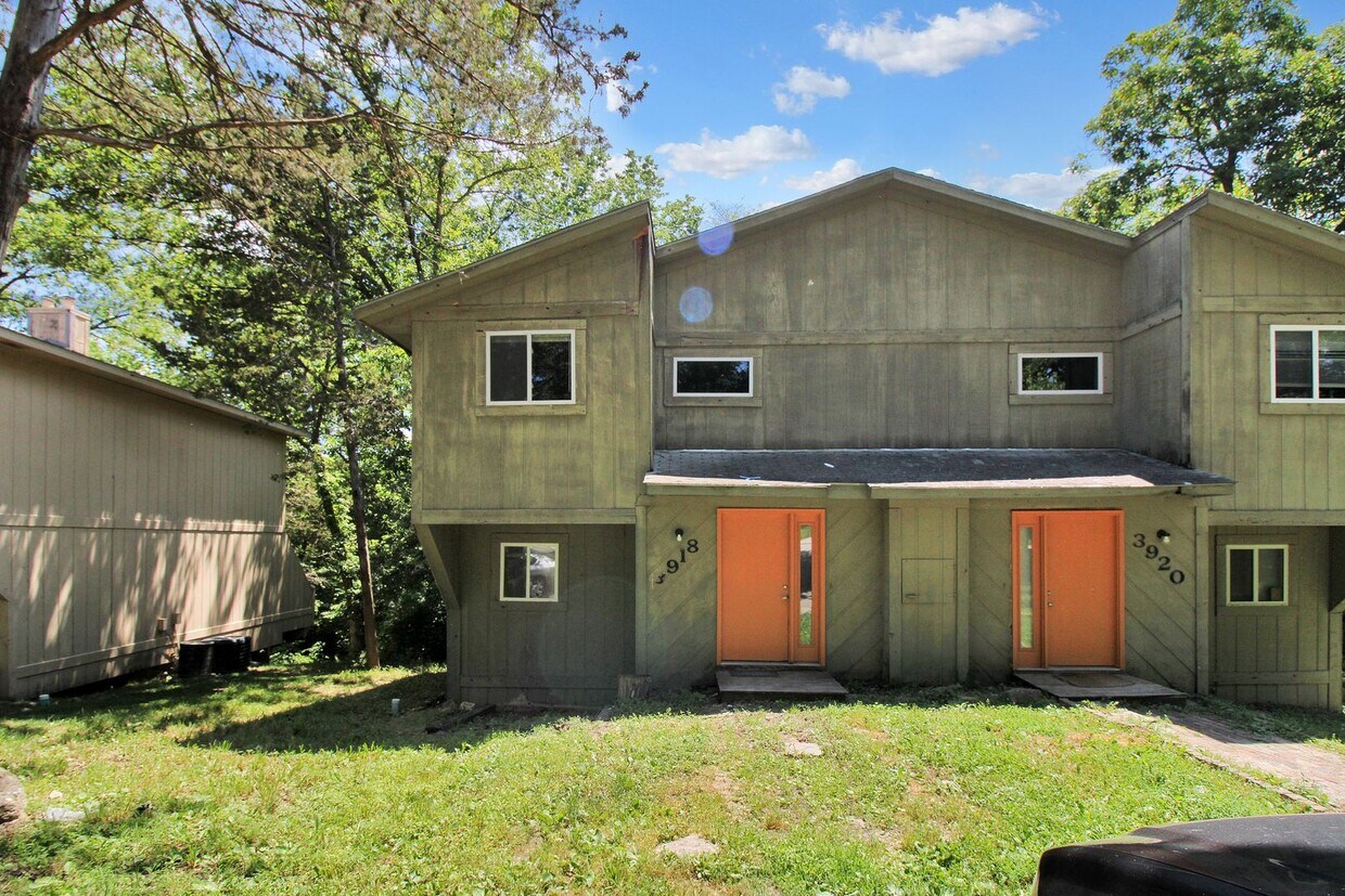 Primary Photo - 3918-3920 Rock Quarry Rd