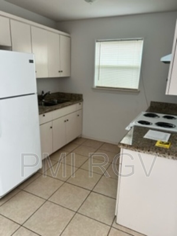Building Photo - 1404 Quitaca Dr