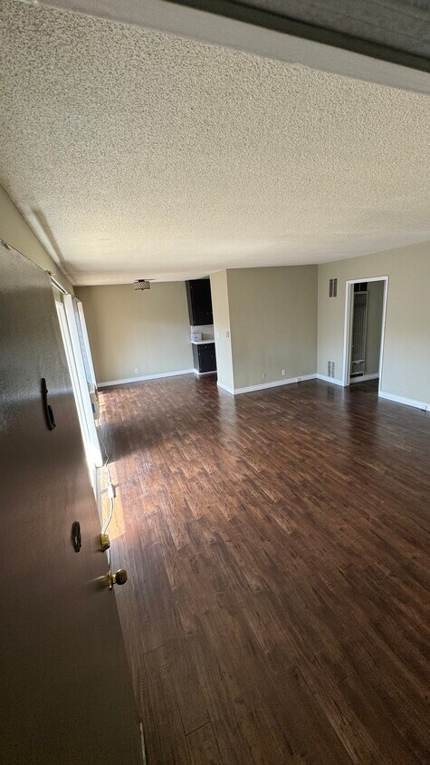 Foto principal - 7542 Norton Ave